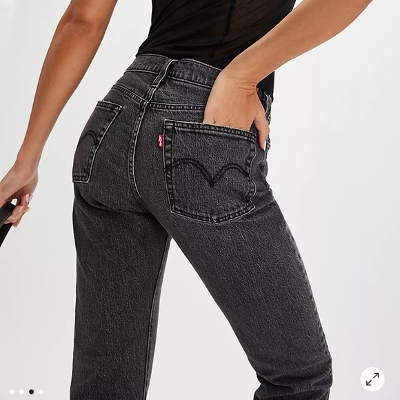 Levi’s wedgie straight jeans; size 26 - Picture 4 of 9